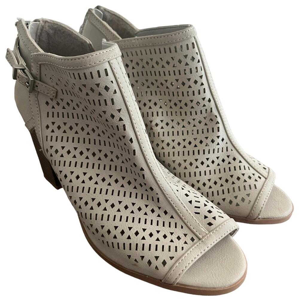 Daisy Fuentes Peep Toe Heeled Sandals Size 8.5 Taupe Zip Heel